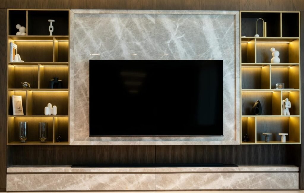 Rack com nichos abertos e fechados para organização